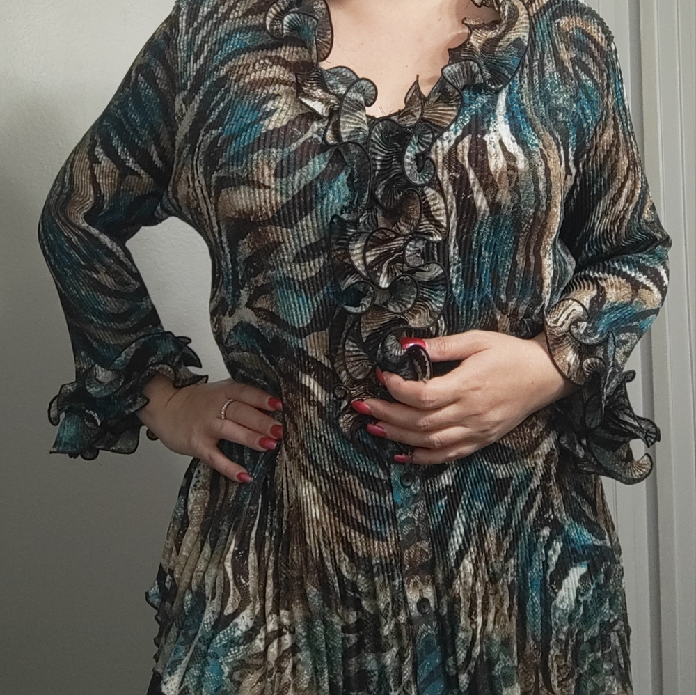 Scallop Ruffled  Top - Picture 6 of 8